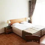 Efir Aparthotel *
