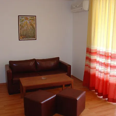 Apartmanhotel Efir *