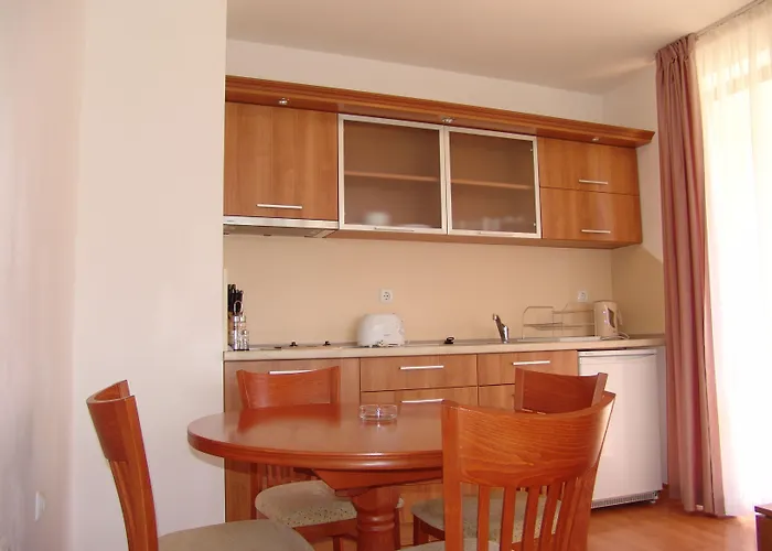 Efir Apartmanhotel *